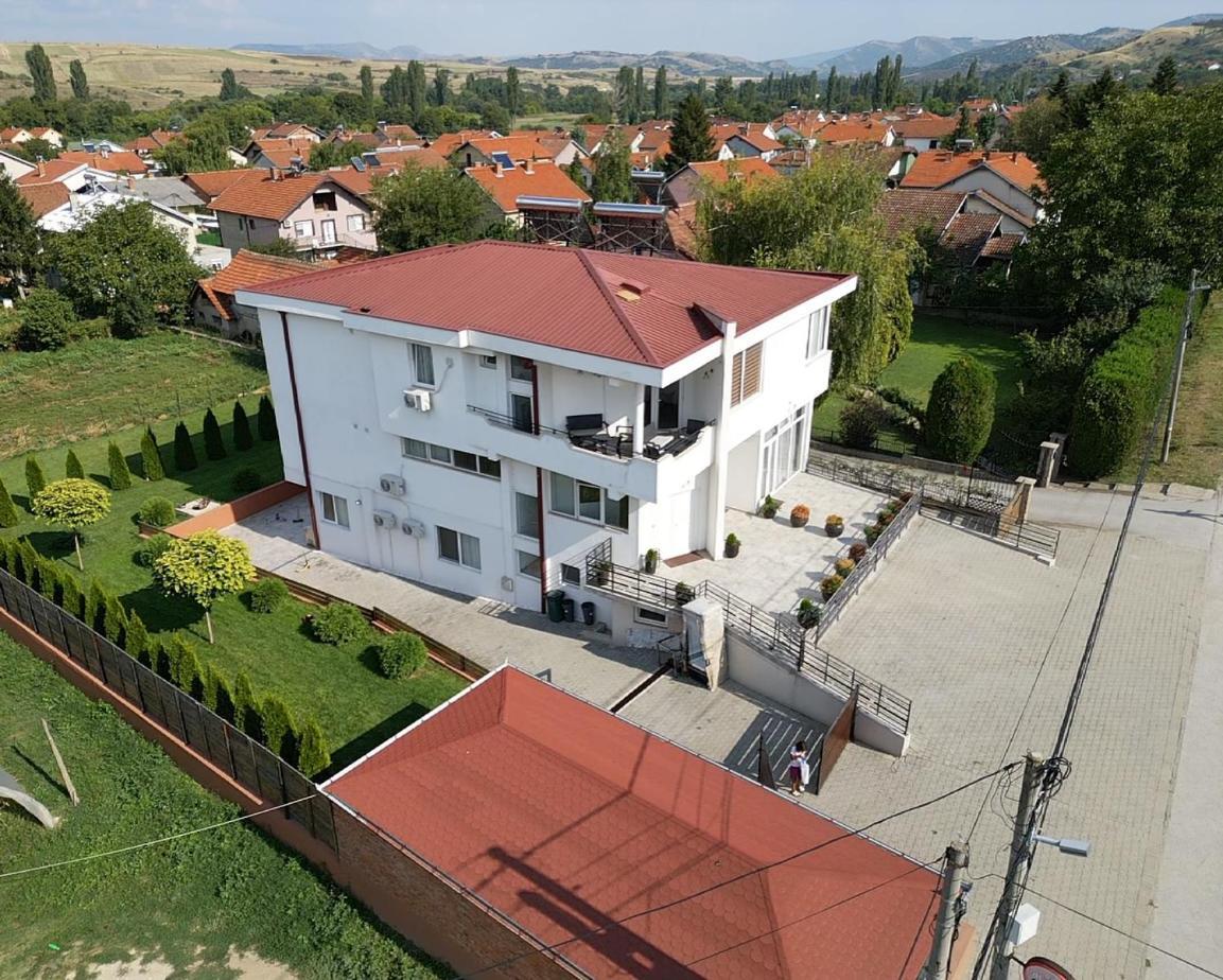 Villa Family Kumanovo Eksteriør bilde